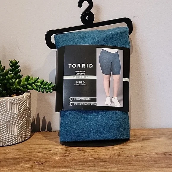 Torrid - 9 Inch Crossover Waist Bike Short in Heather Blue​​​​​​​ - Picture 2 of 7
